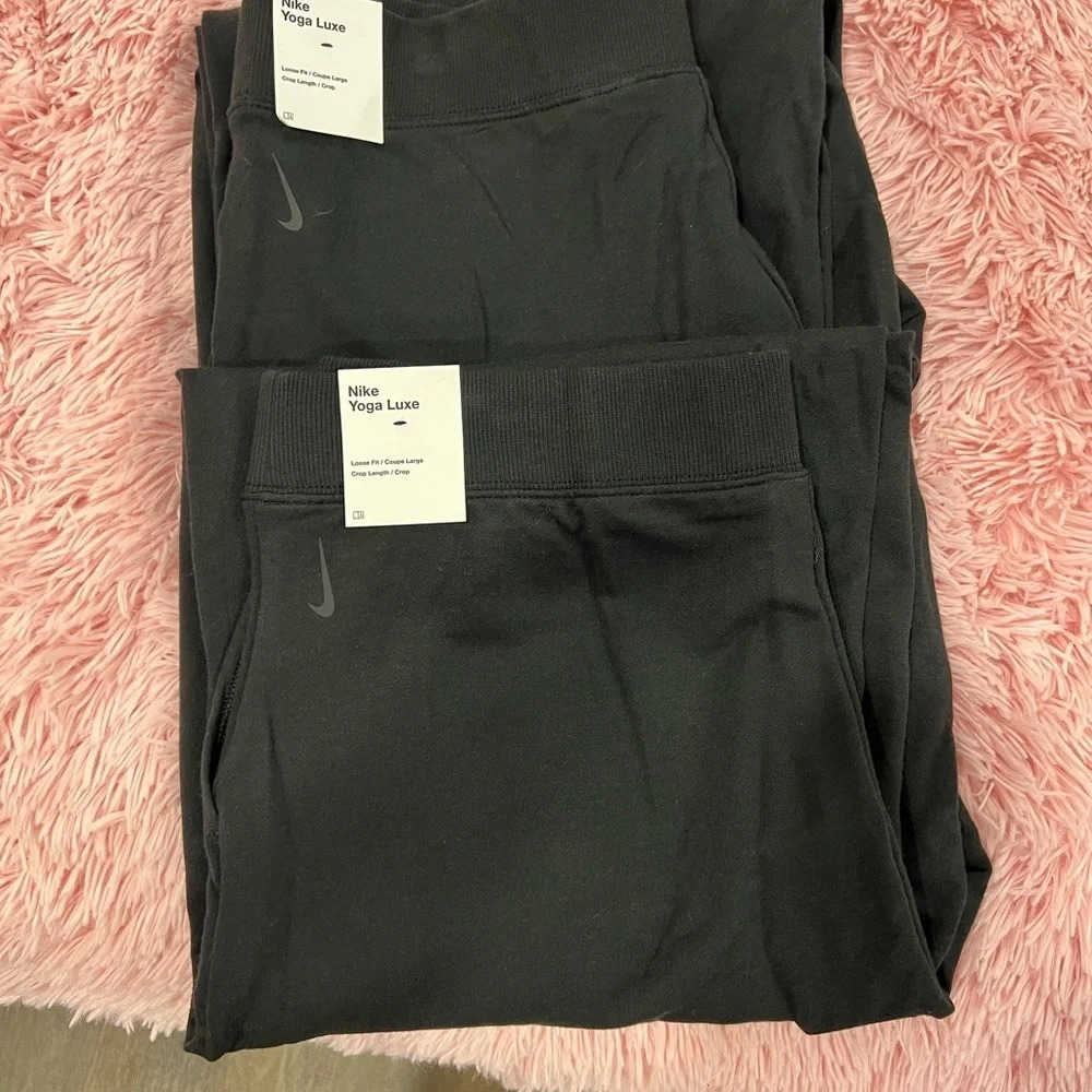 Nike Yoga Luxe Cropped Pants - Picture 4 of 10
